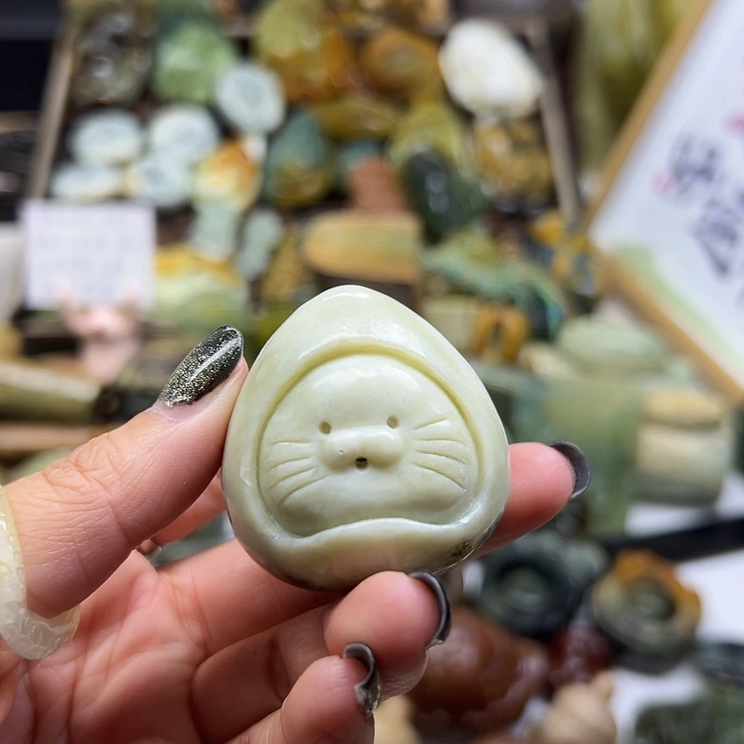 梅***莎未镶嵌岫玉颈饰辽阳猫