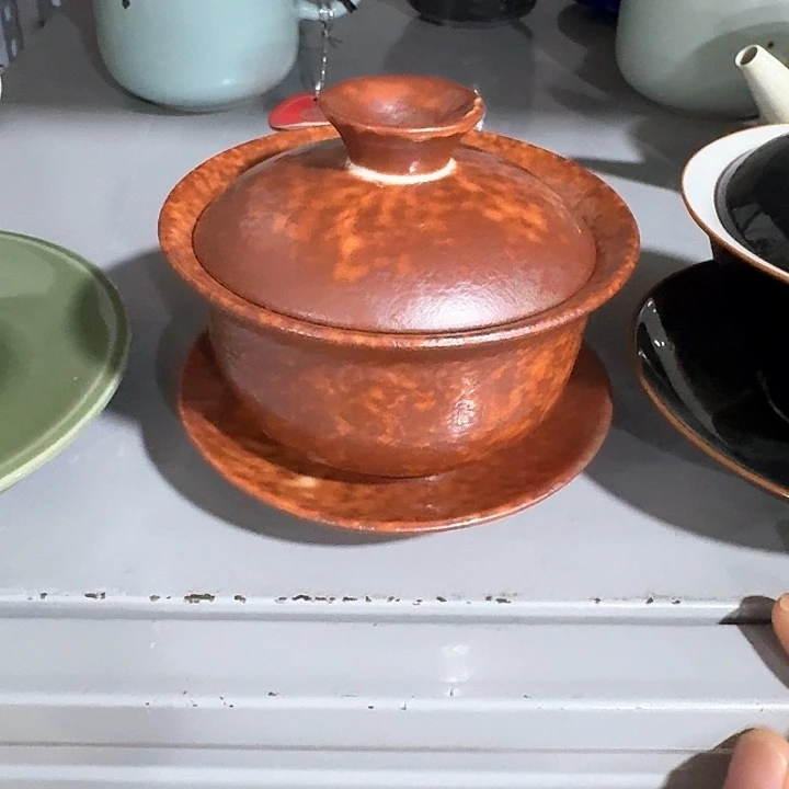 主人杯一个，瓷。。品茗