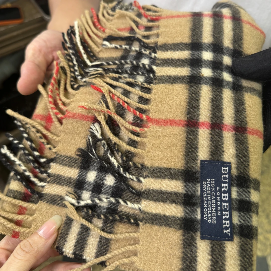95新 BURBERRY/博柏利 bby经典饼干色羊绒围巾
