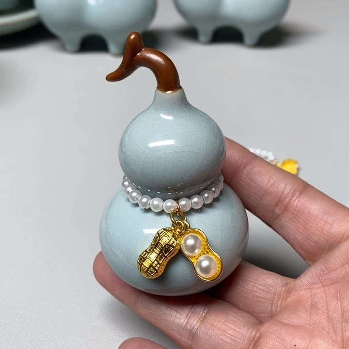 小葫芦茶宠带花生吊坠的无礼盒