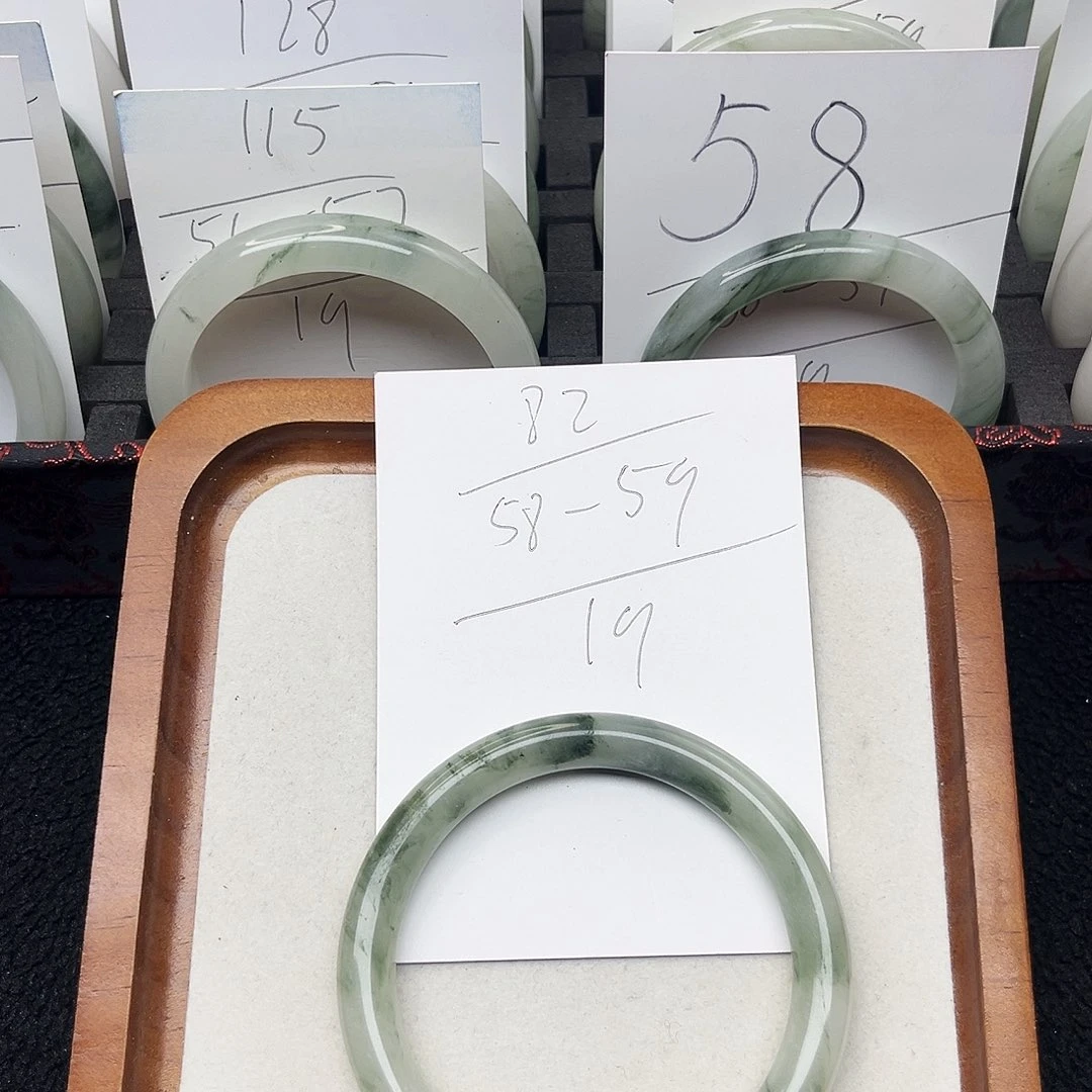 石英质玉未镶嵌手镯82