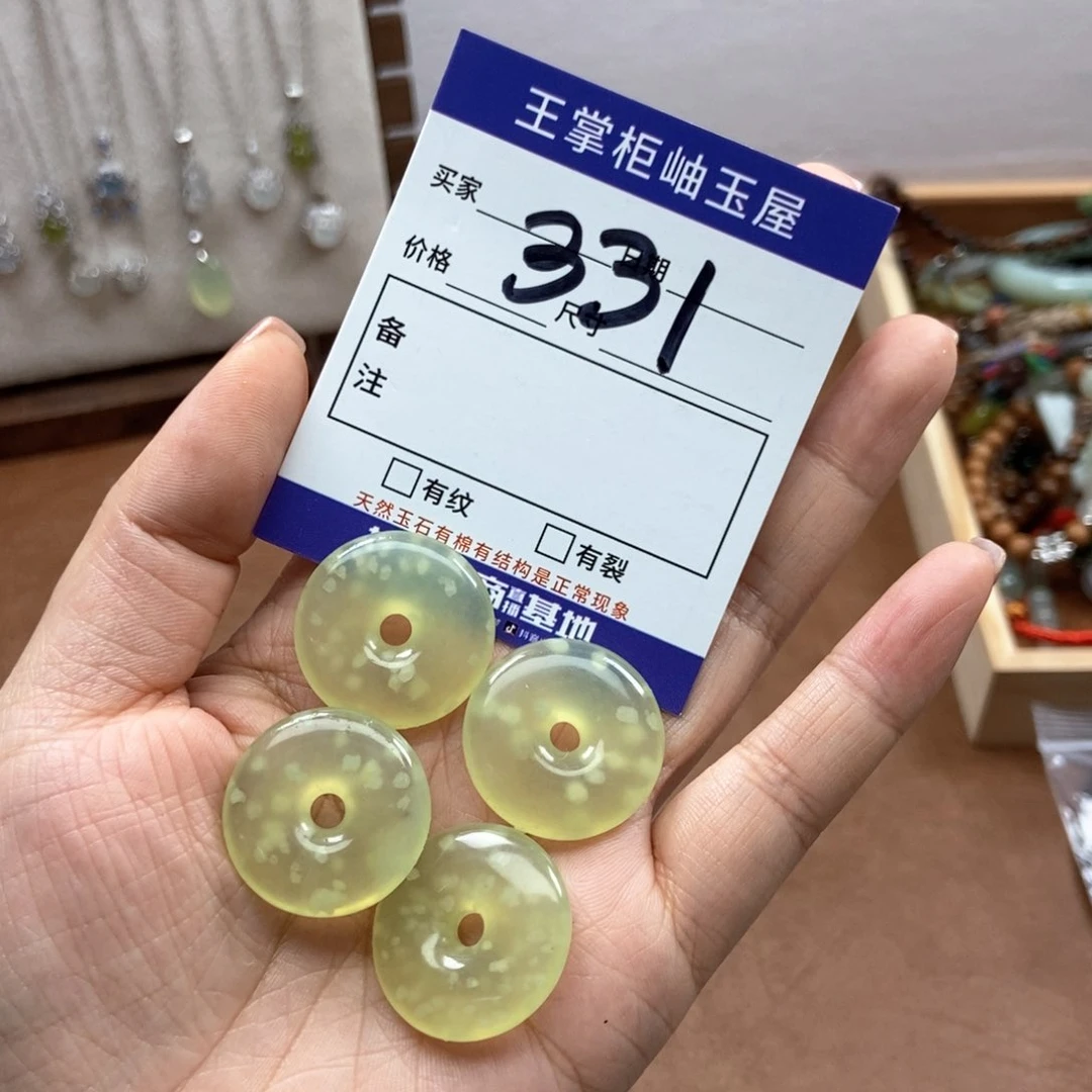 岫玉吊坠吊坠未镶嵌多样性，发一个