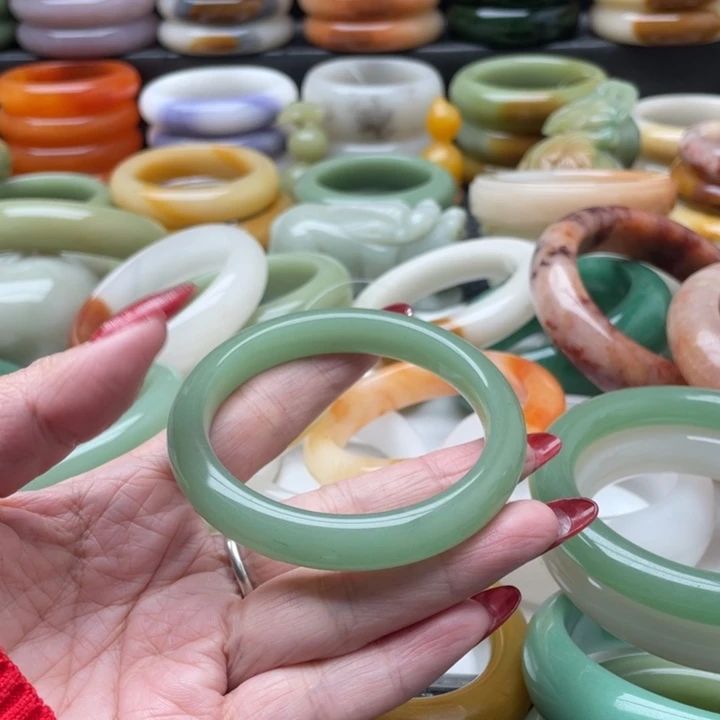 石英质玉手镯未镶嵌清**光