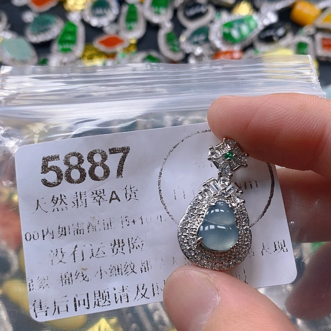 吊坠(不含链)未镶嵌翡翠