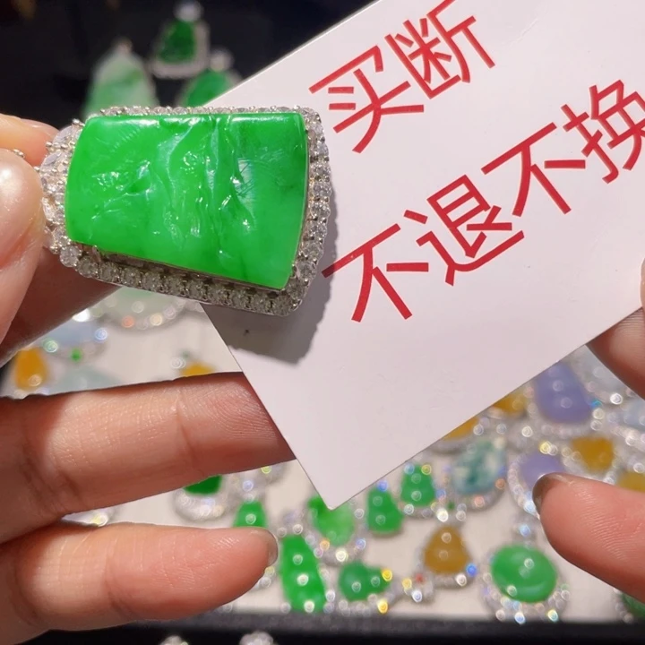 阿***妹颈饰银S925镶嵌翡翠