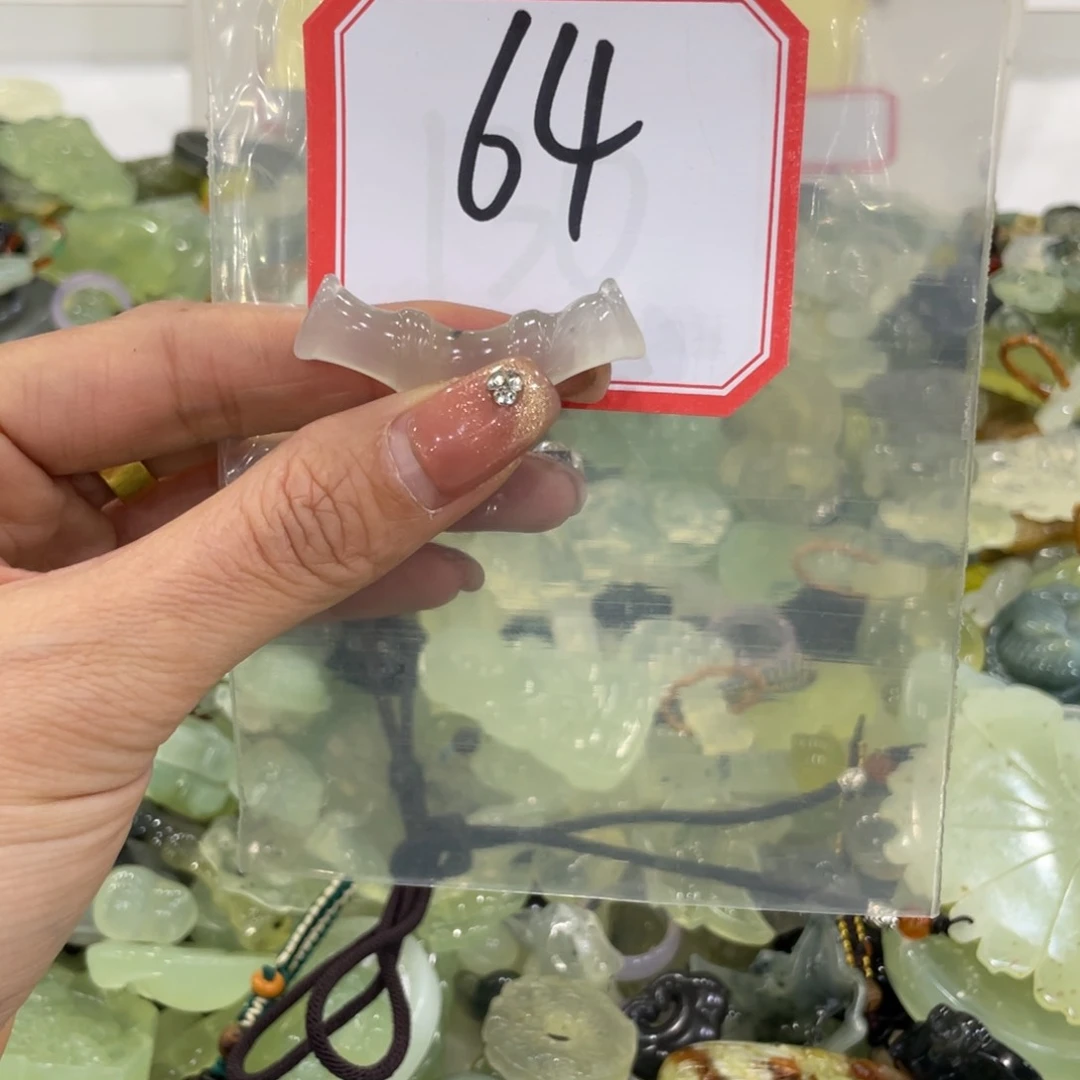 蛇纹石玉颈饰合金