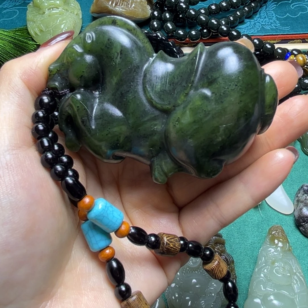 和田玉未镶嵌把件