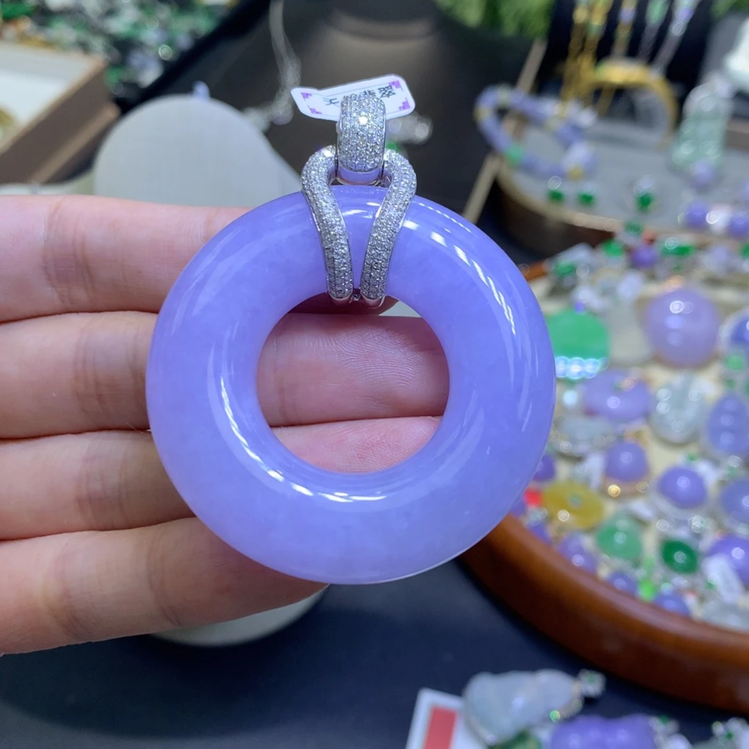 颈饰18K金镶嵌翡翠