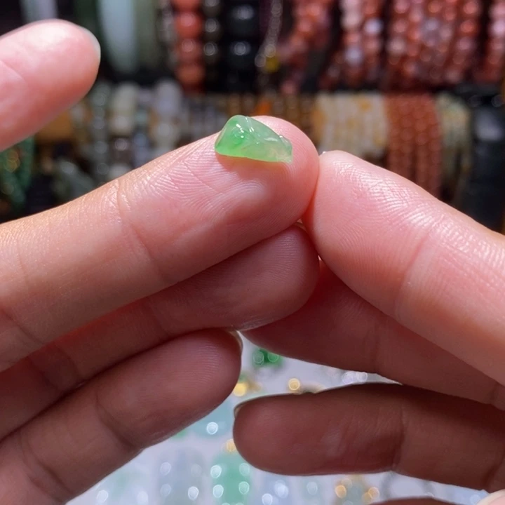 翡翠未镶嵌颈饰玉兰花68