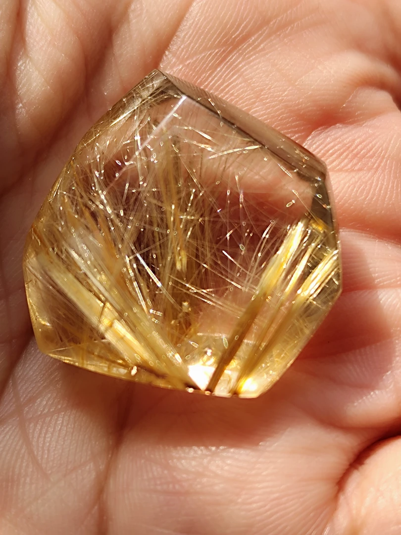 天然巴西金发晶随形吊坠，晶体通透，27.8*27.3*13.2mm，13.9克