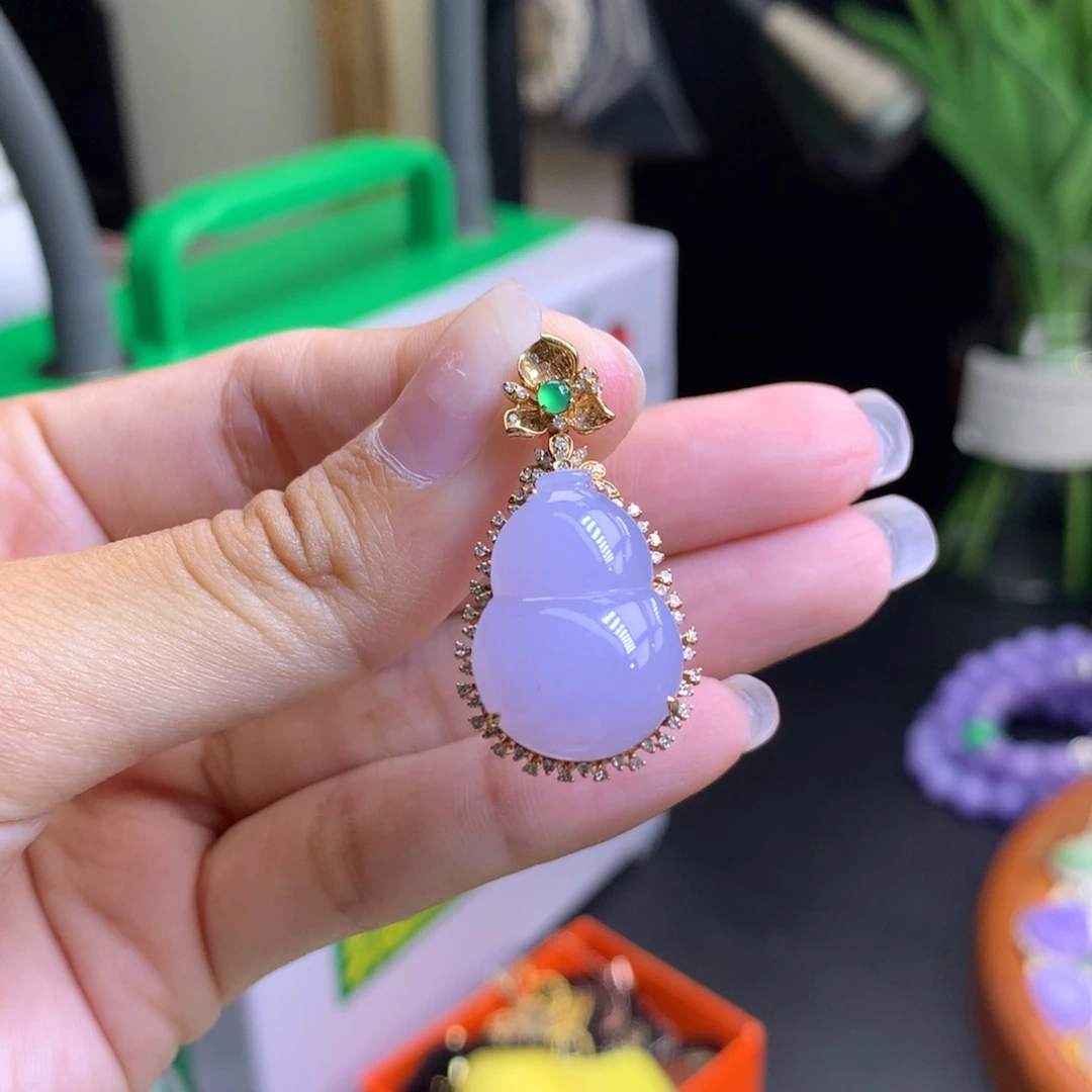 翡翠18K金镶嵌颈饰