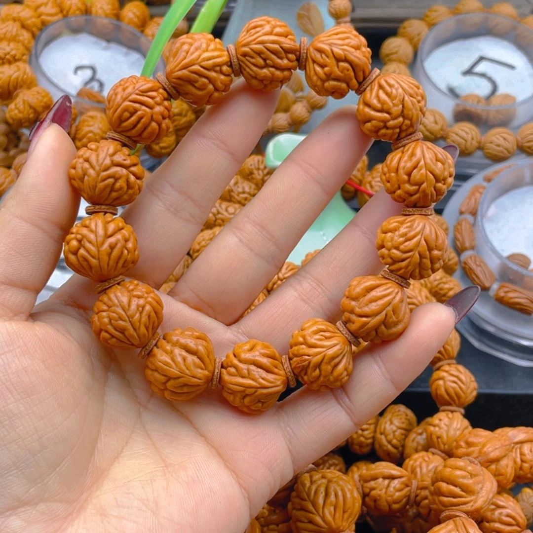 圆豹子头。  娜娜。红红火火