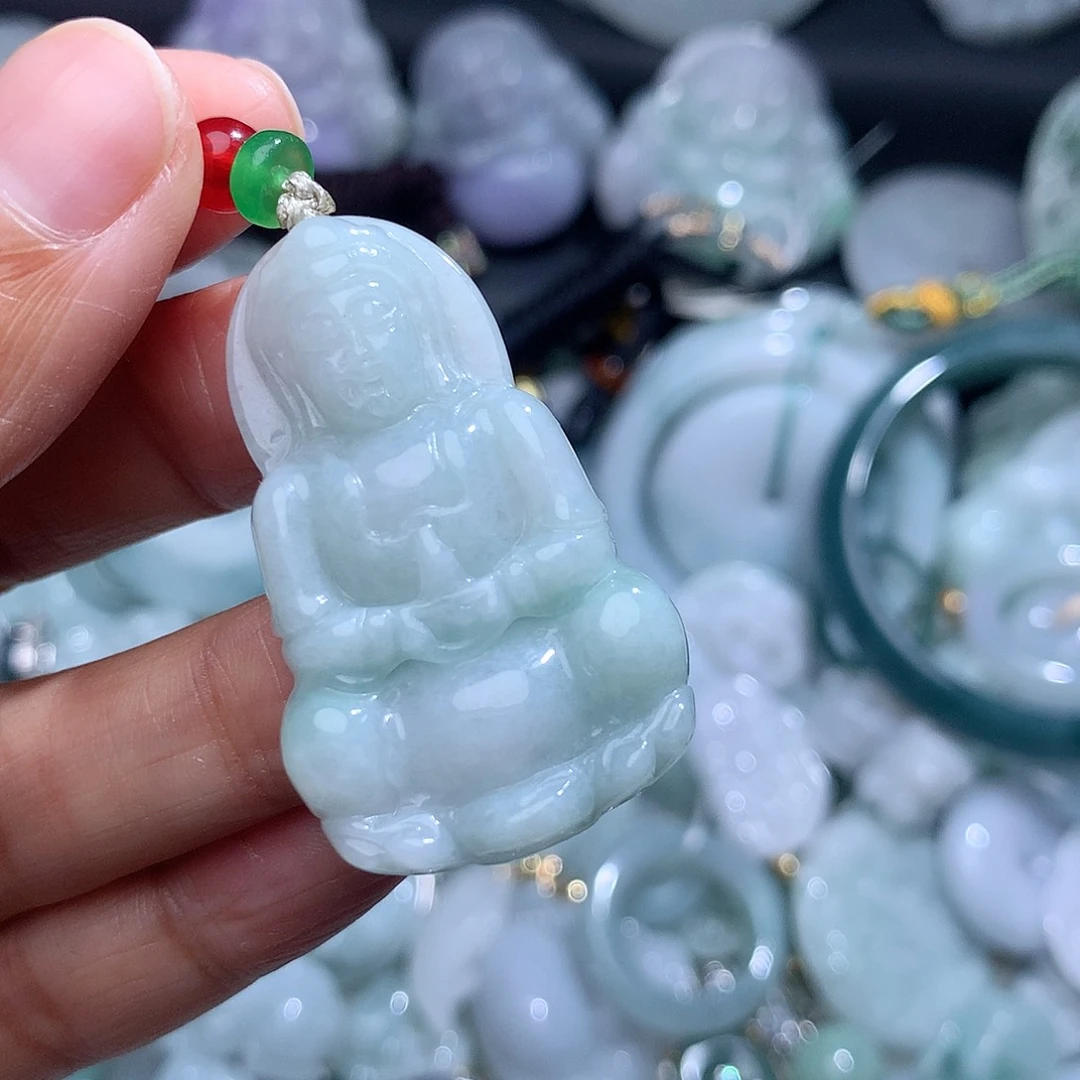 翡翠颈饰未镶嵌2200。