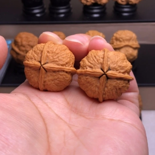 文玩核桃把件小四喜四楞33