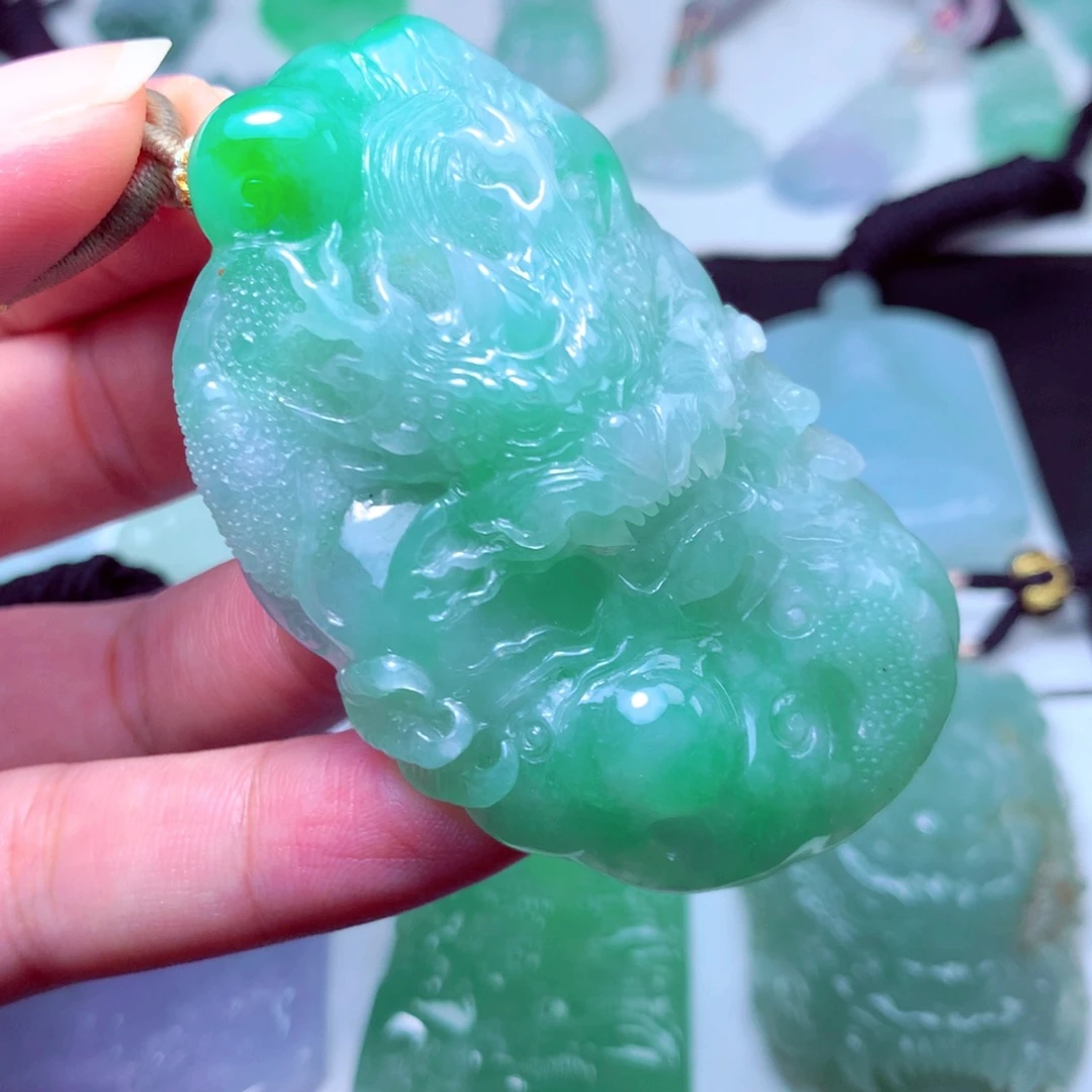 翡翠未镶嵌颈饰天然A货翡翠