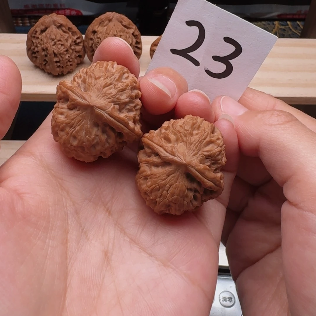 文玩核桃把件全品32尺龙珠