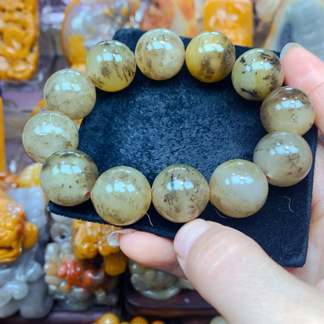 未镶嵌石英质玉（黄龙玉）颈饰