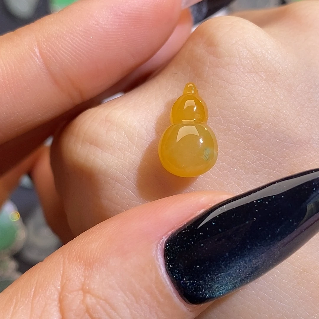 翡翠未镶嵌颈饰葫芦