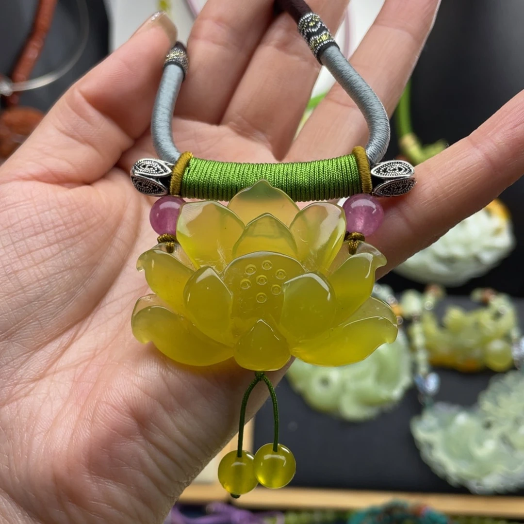 蛇纹石玉未镶嵌颈饰
