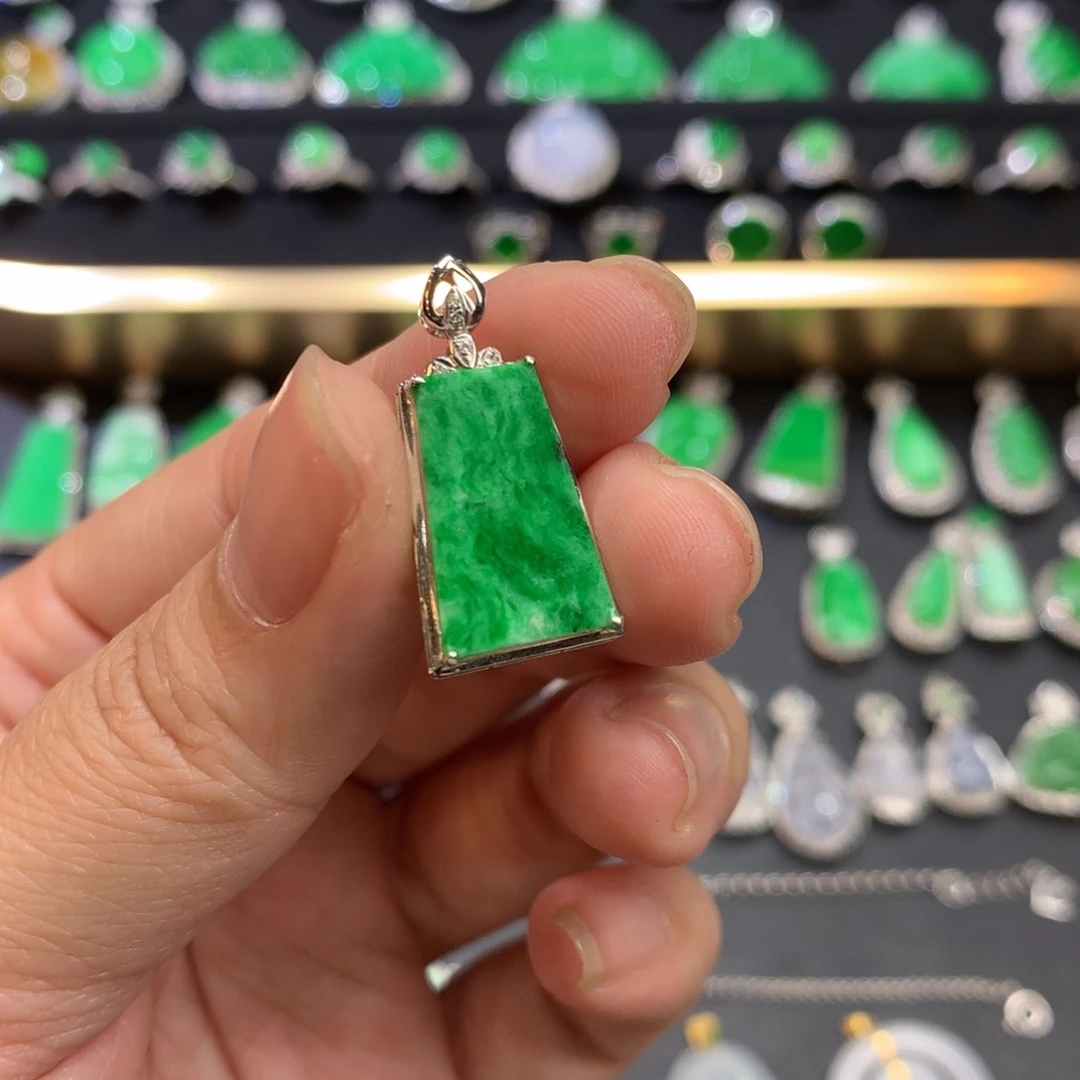 翡翠吊坠(不含链)18K金镶嵌