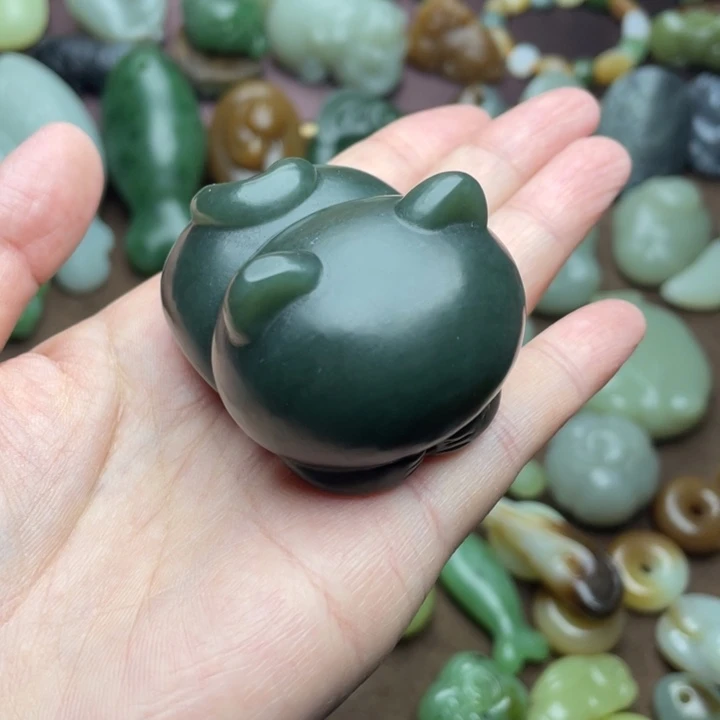 【闪购商品】颈饰未镶嵌和田玉新疆且末蓝深蓝大猫手把福利价