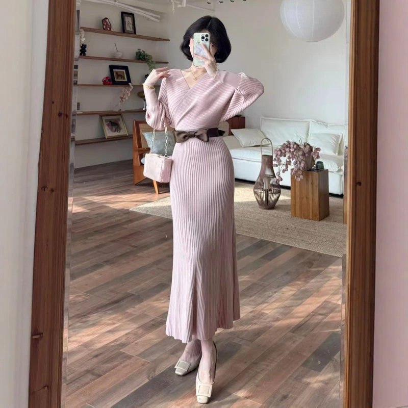 法式高级感时尚气质V领针织连衣裙大方得体的裙子25秋季流行穿搭