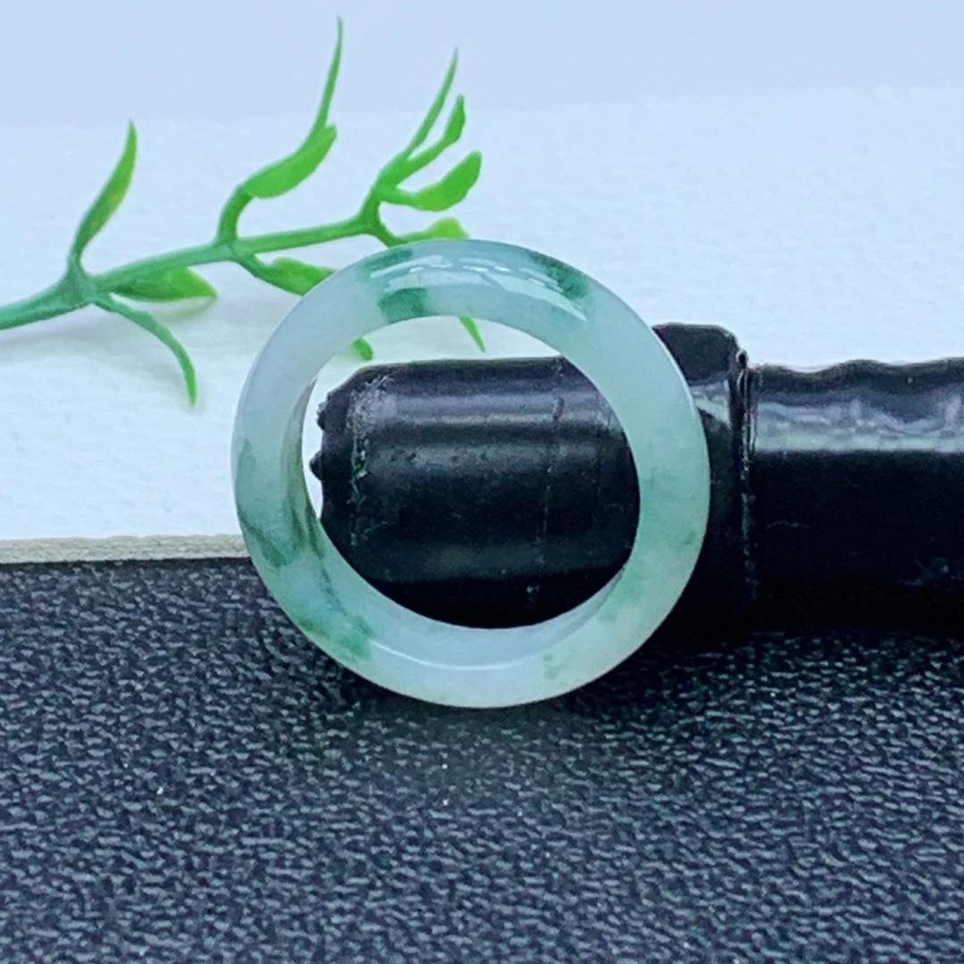 缅甸天然A货翡翠  飘花素面玉戒圈戒指 内径 18.3mm 编号1158