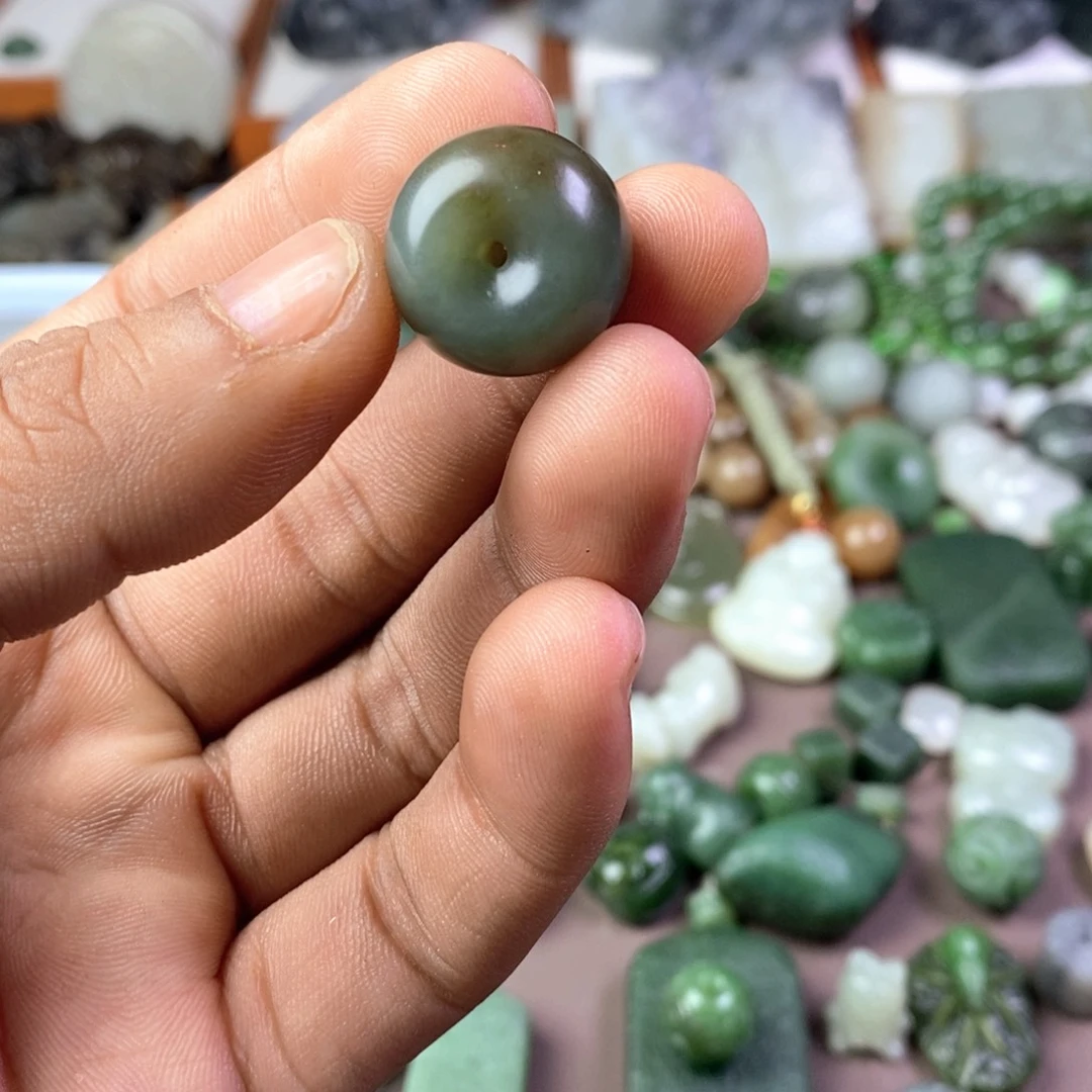 和田玉颈饰未镶嵌蒲***风