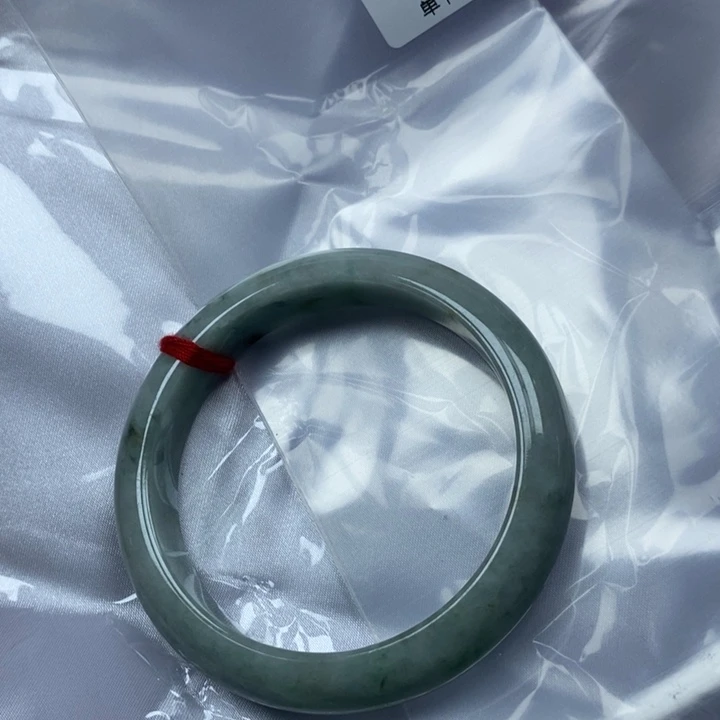 翡翠手镯未镶嵌油**叔