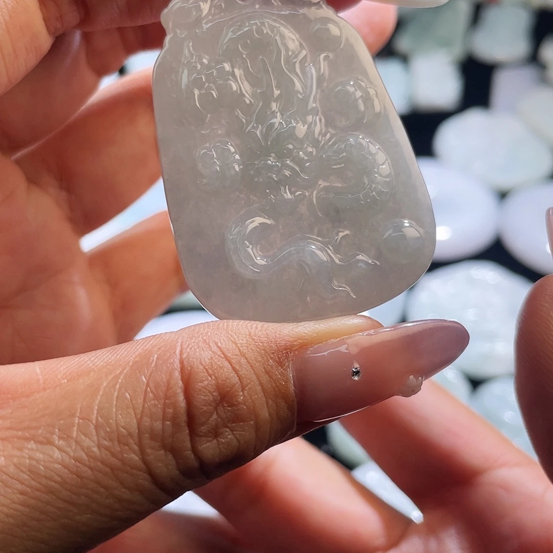 翡翠未镶嵌颈饰龙牌