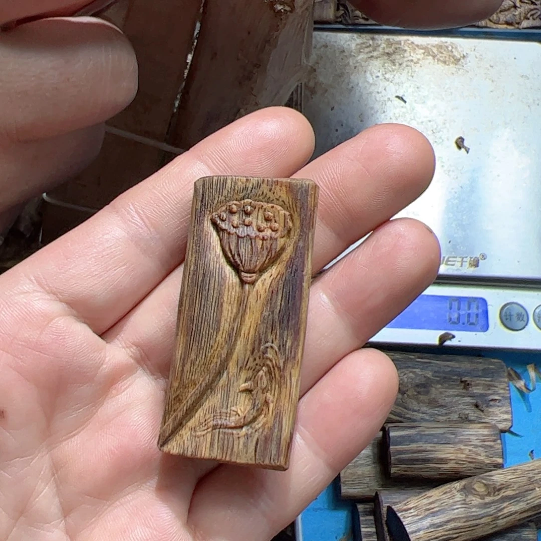 沉香吊坠红棋莲蓬6.6克