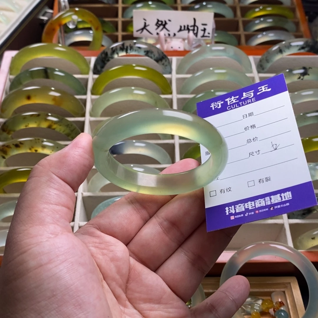 馋***宝蛇纹石玉未镶嵌手镯