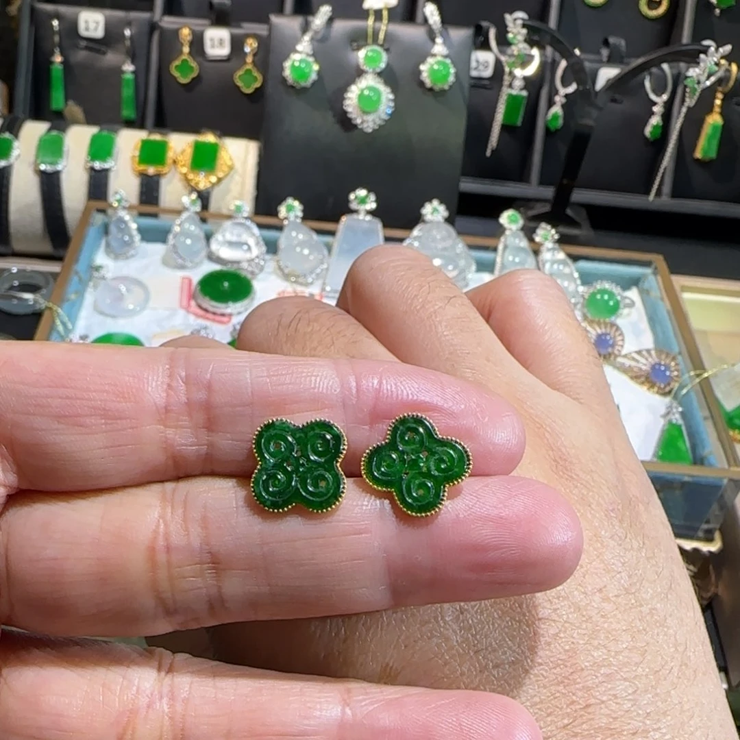 翡翠18K金镶嵌颈饰耳钉