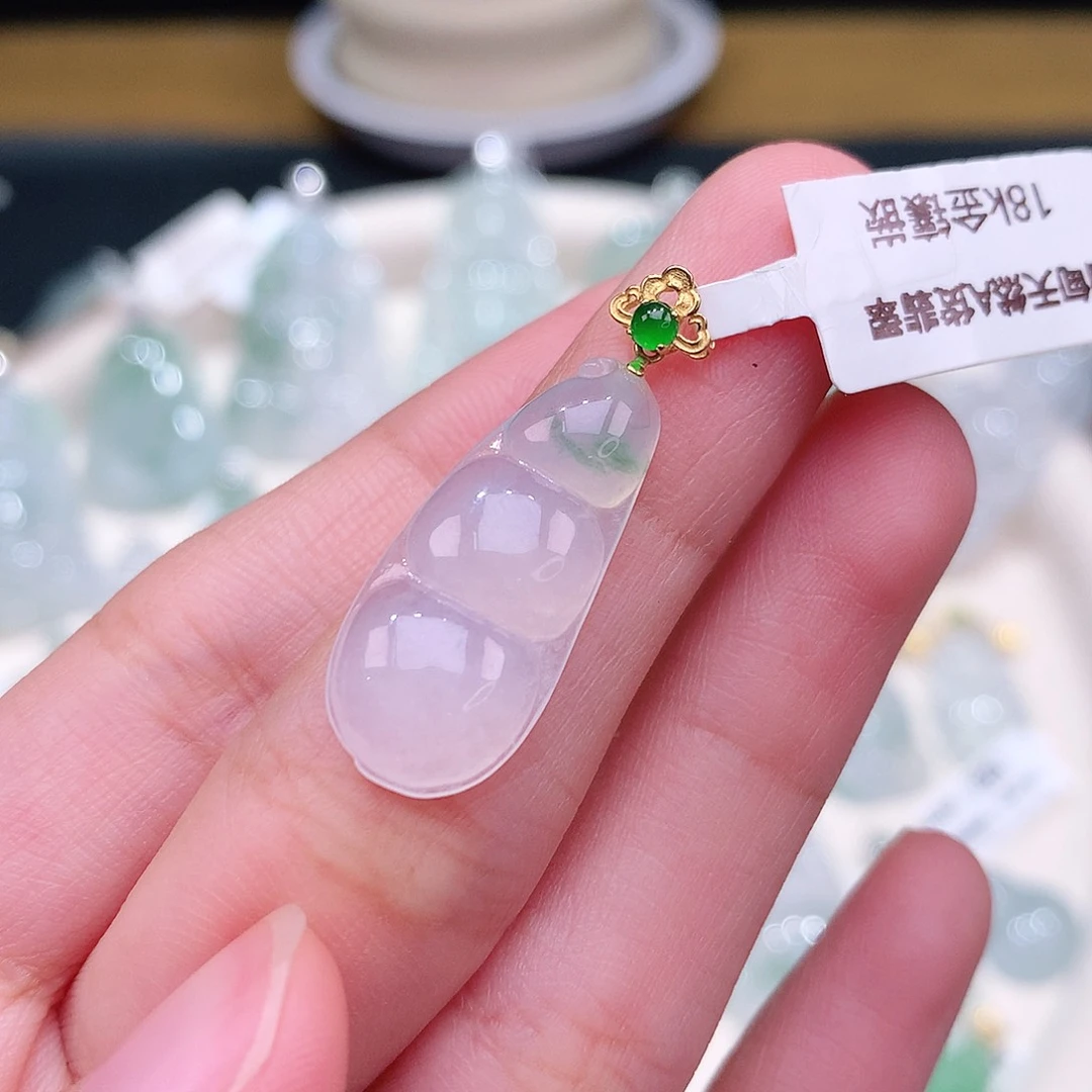 颈饰18K金镶嵌翡翠