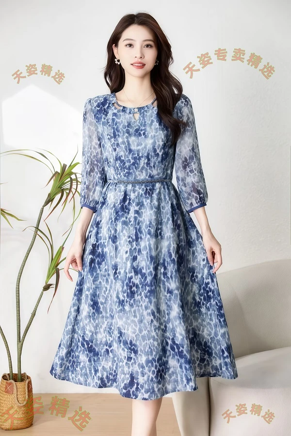 蓝调时刻夏季爆款气质显瘦遮肉百搭高级印花时尚显瘦中长款连衣裙