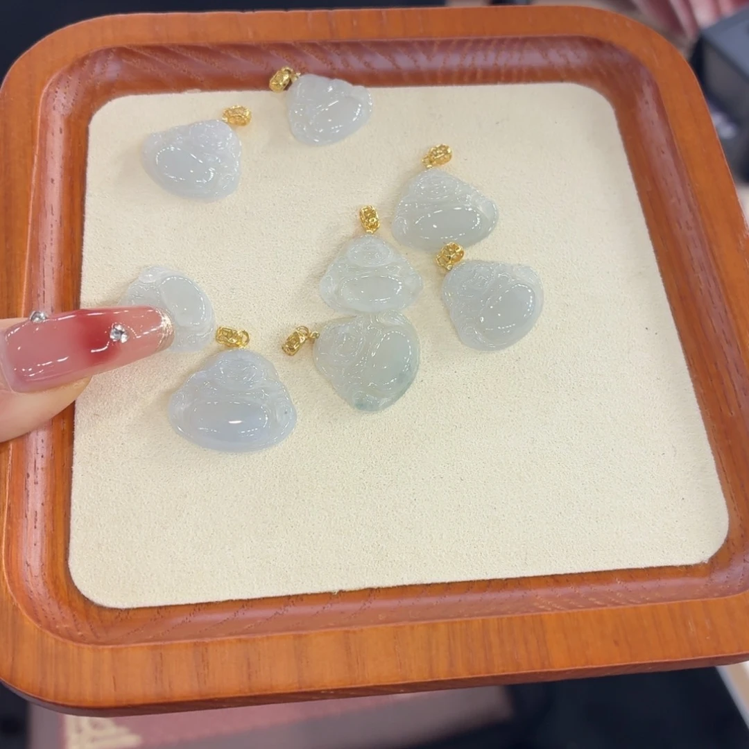 翡翠未镶嵌颈饰佛公
