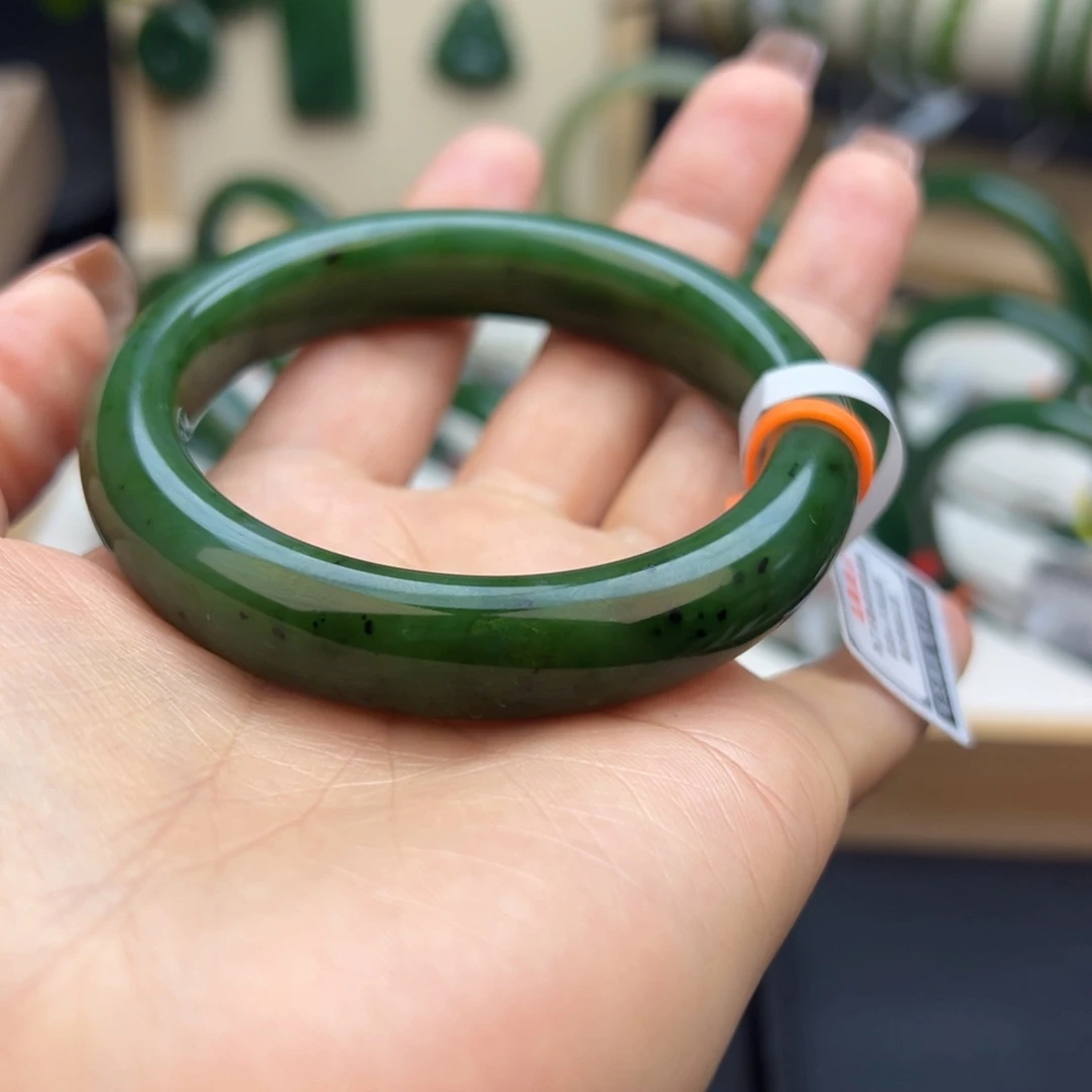 和田玉（碧玉）未镶嵌手镯