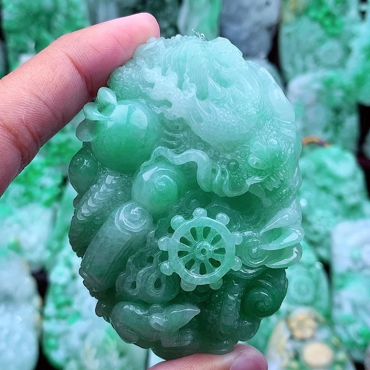 天然A货翡翠龙牌