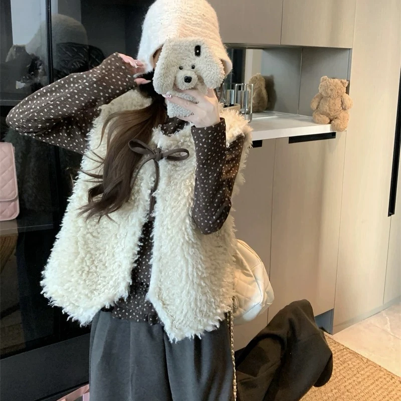 韩系甜美蝴蝶结撞色马甲与碎花木耳边下摆T恤时尚气质套装女秋冬