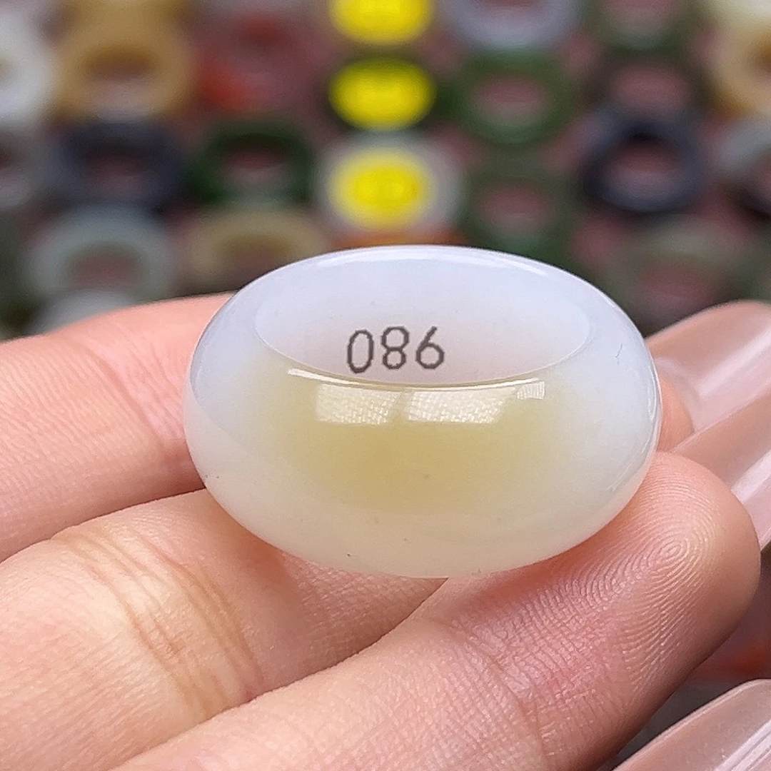 和田玉未镶嵌戒指18.0糖白