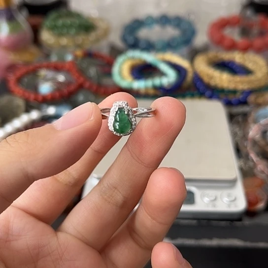 翡翠戒指合金矿坑