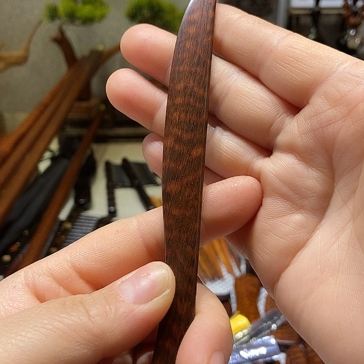 南美蛇纹木裁纸刀一把