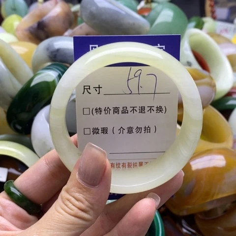 蛇纹石玉手镯未镶嵌