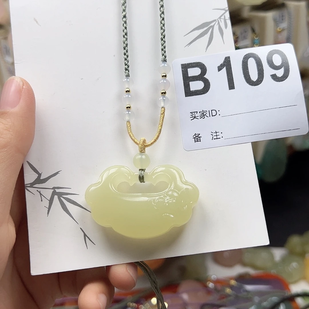 石英质玉颈饰合金心**