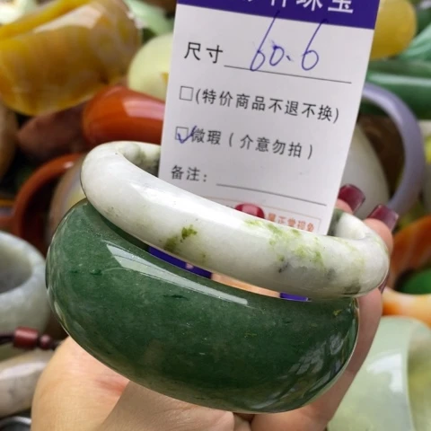 蛇纹石玉手镯未镶嵌