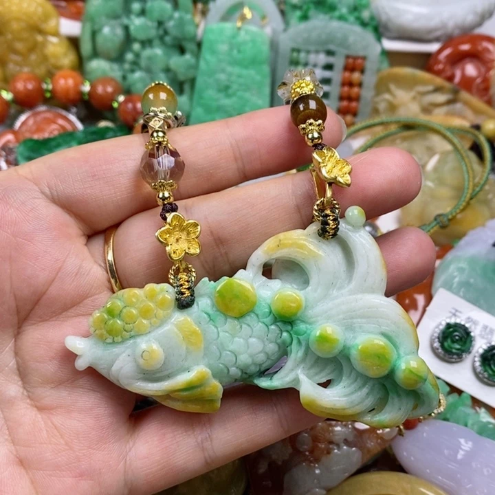 翡翠吊坠(赠链)未镶嵌大*子
