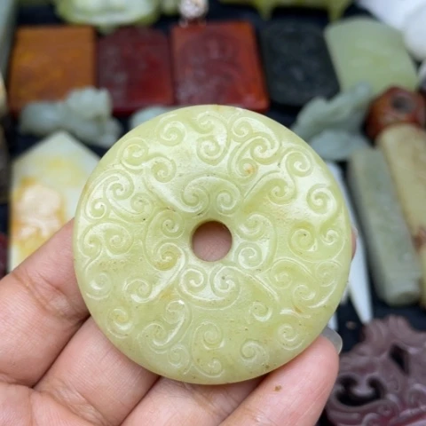 蛇纹石玉未镶嵌颈饰20