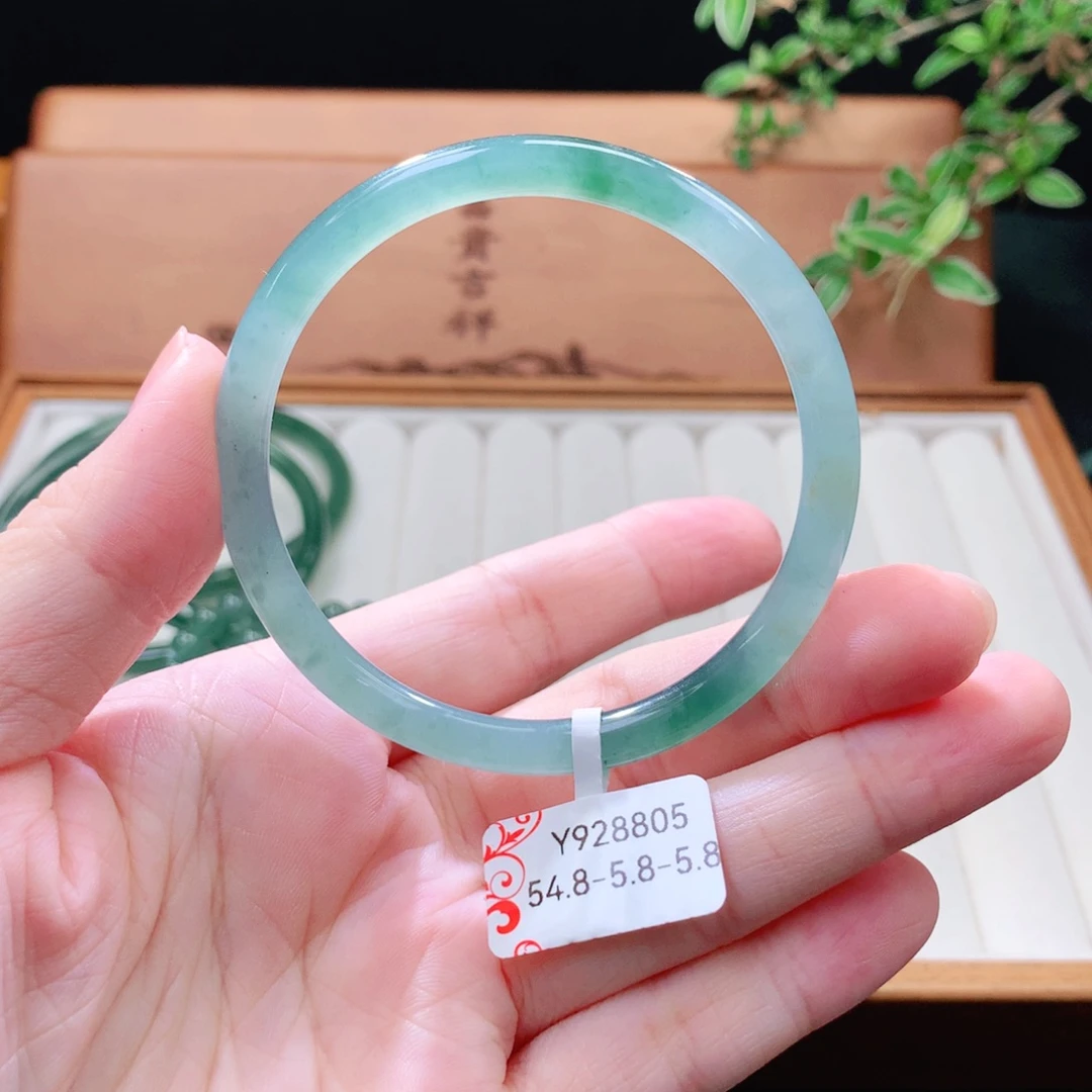 翡翠未镶嵌手镯（圆镯）