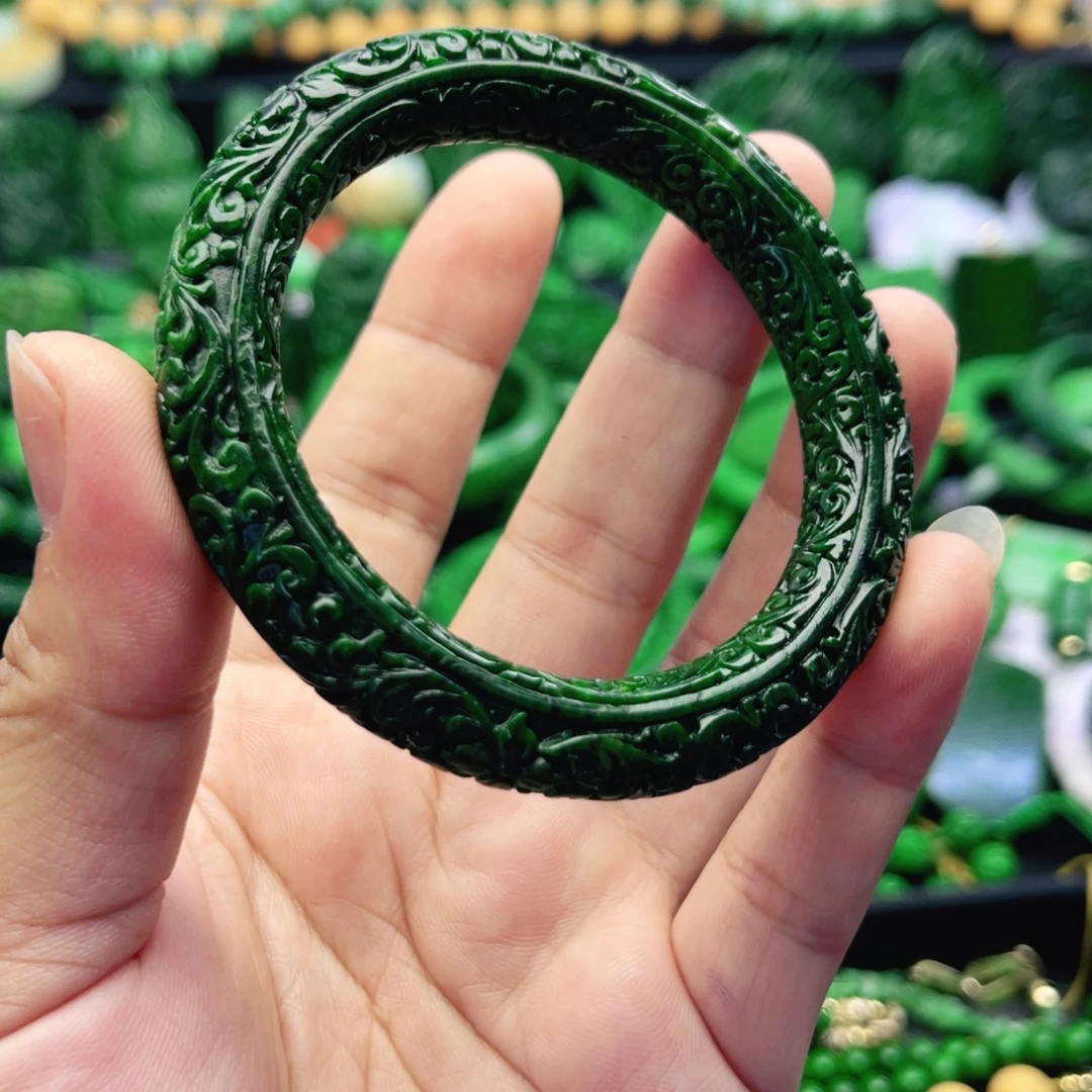 翡翠未镶嵌颈饰手镯