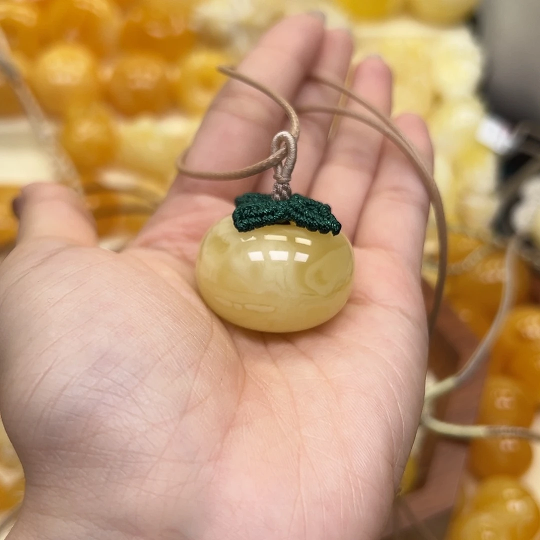 琥珀未镶嵌颈饰蜜蜡